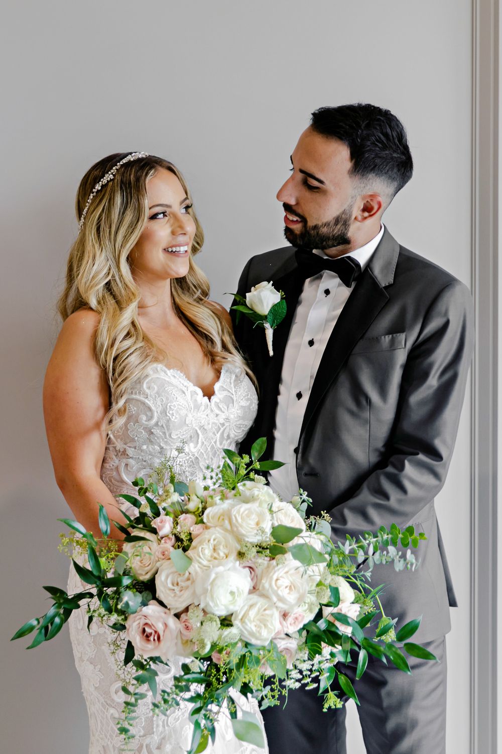 Cute and quirky little wedding in Schomberg and Arlington Estate by photographer Shawn Van Daele