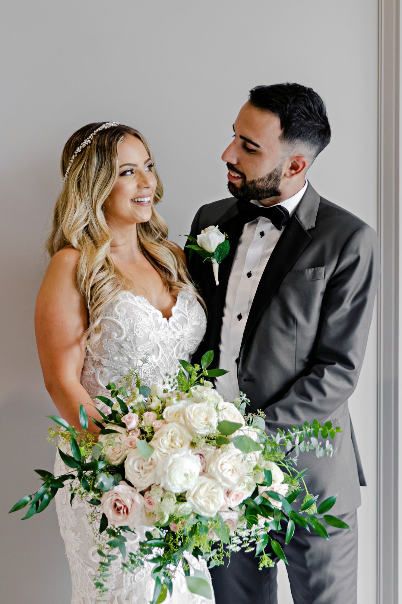Cute and quirky little wedding in Schomberg and Arlington Estate by photographer Shawn Van Daele