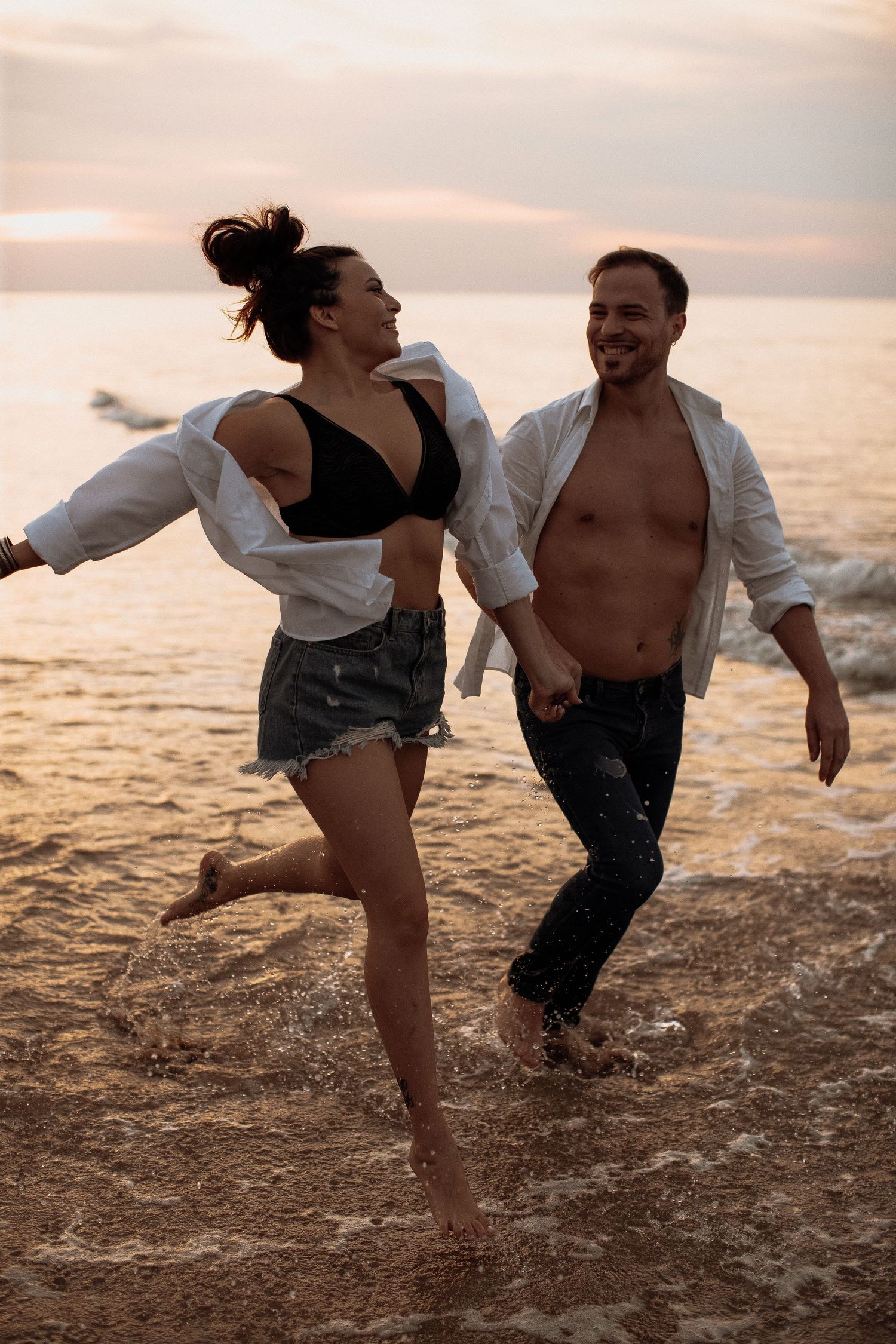 Puglia - couple - prematrimoniale - sessione di coppia - mare - spiaggia- dog - wedding photographer - matrimonio