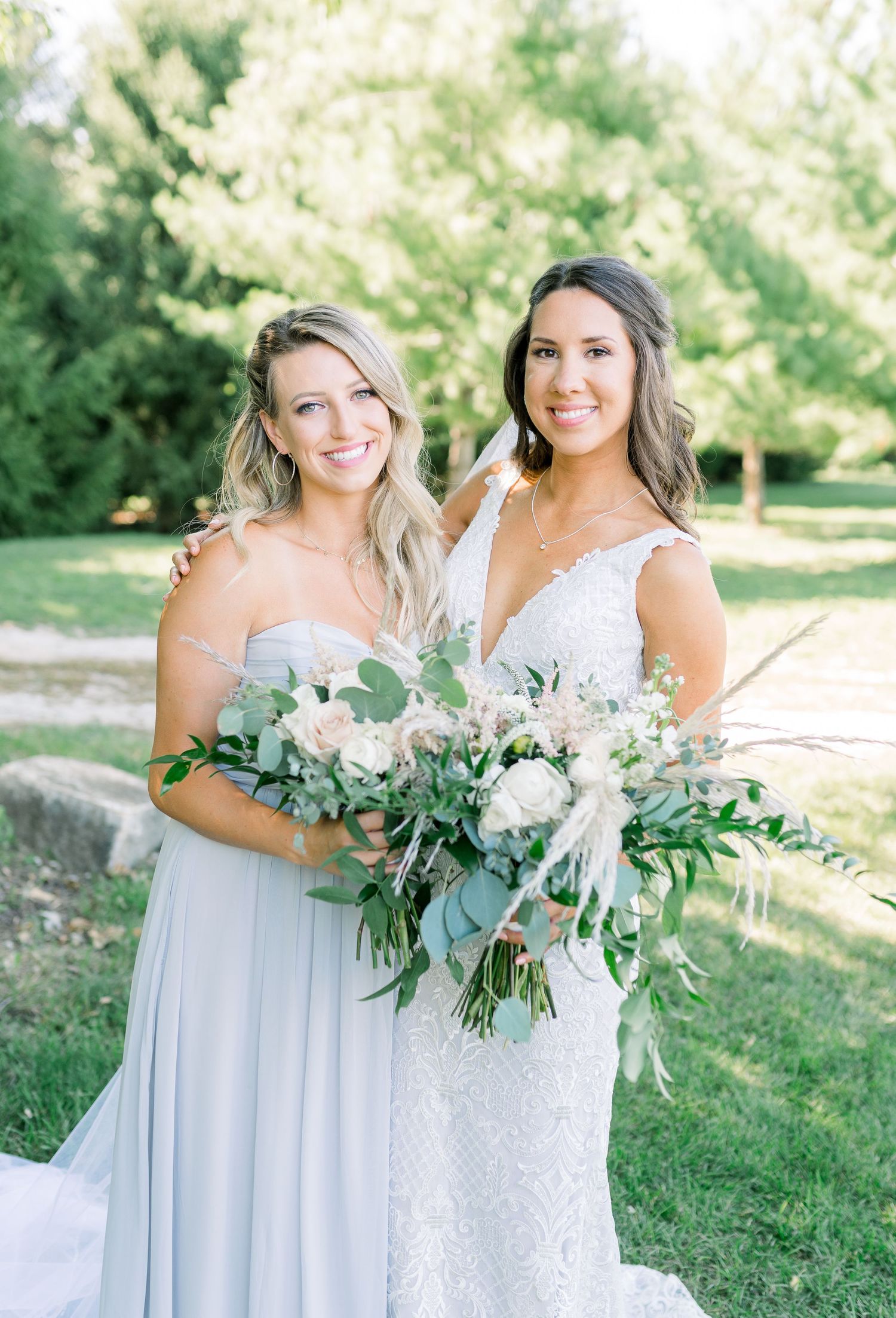 Light and airy Des Moines wedding at Winery in Iowa