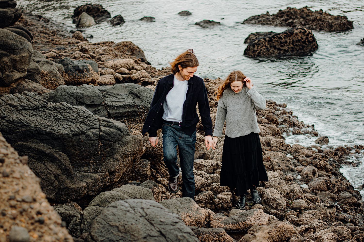 Lovers during their engagement shoot in Piha with Apertured Media-Auckland Wedding and Elopement Photographer