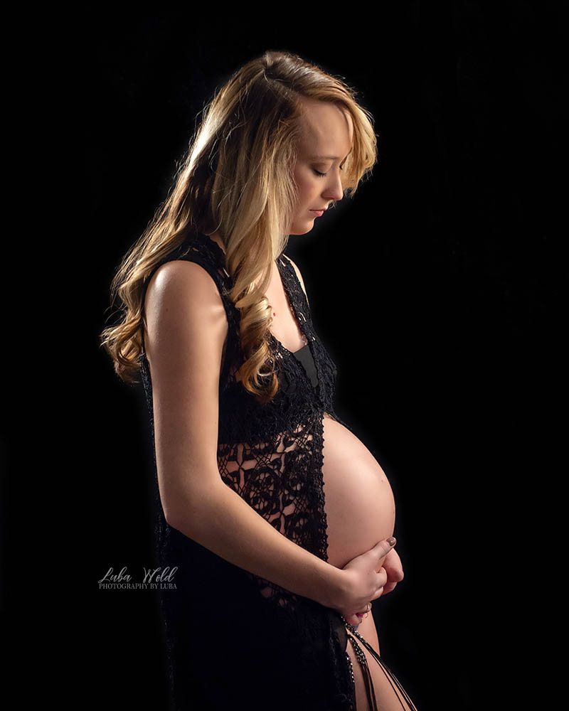 post falls studio maternity photo of pregnant woman photographer luba wold spokane