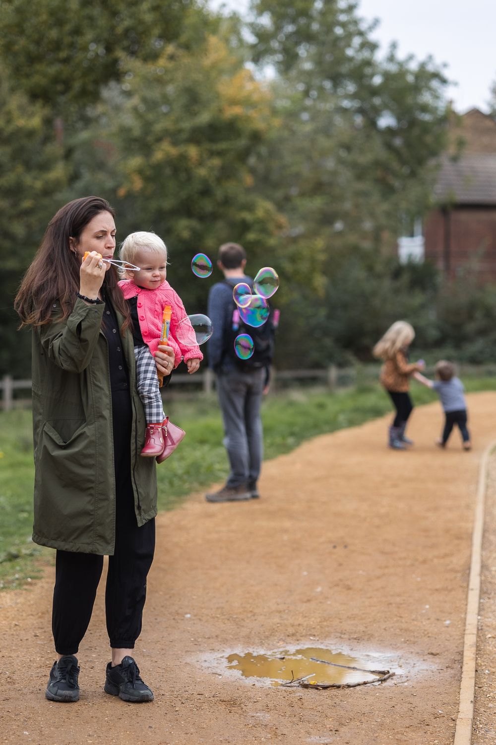 Family of 5 playing with bubbles in Highams Park, Walthamstow