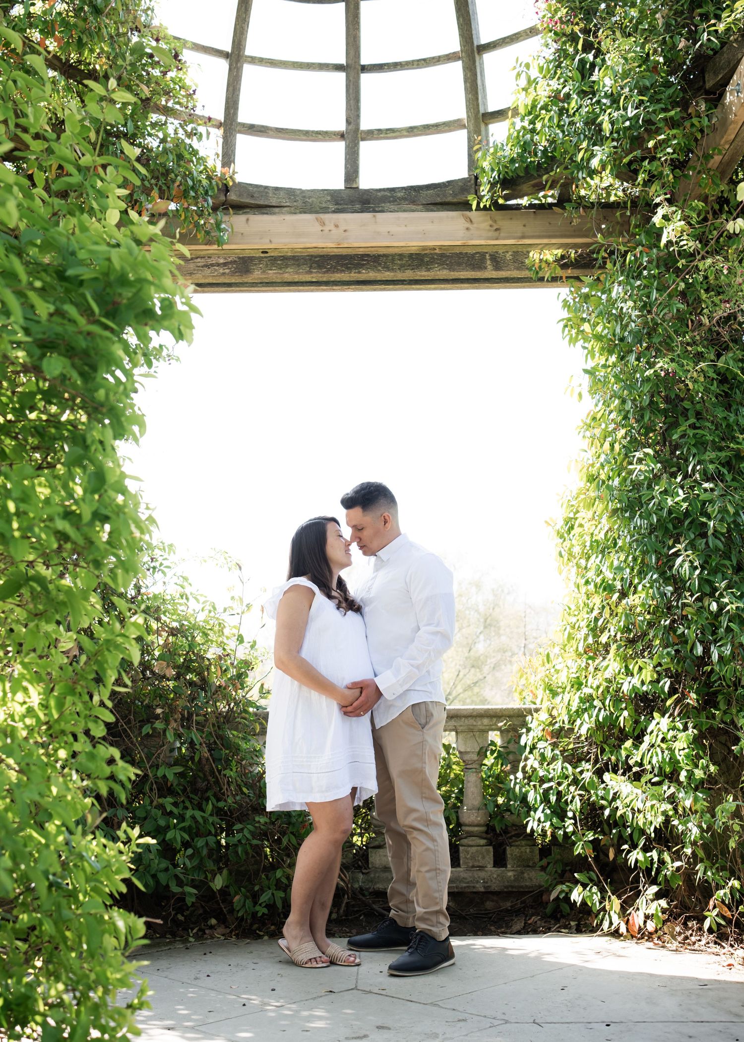 London Pregnancy Photoshoot Hamstead Hill Pergola