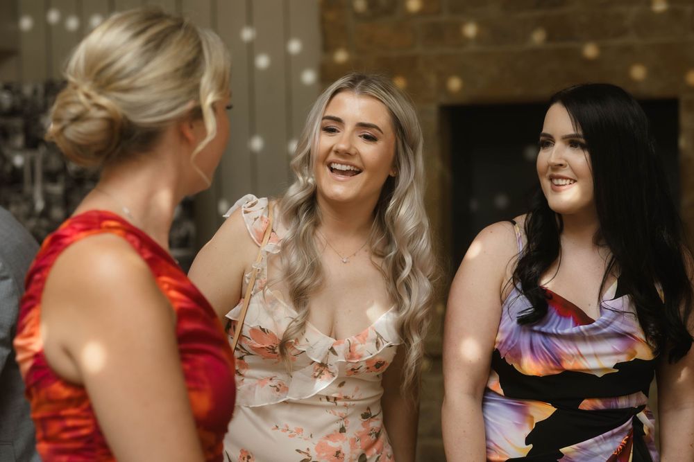 guests arrive and chat at Primrose Hill farm Wedding- Photo by Primrose Hill Farm Wedding Photographer, Olivia J Morgan Photography