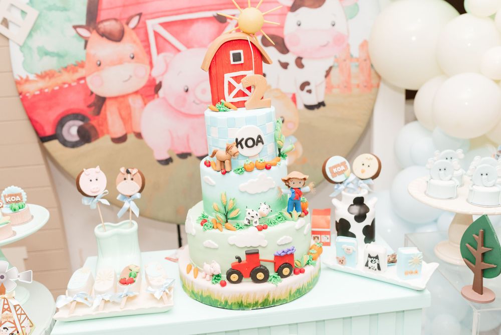 Child's birthday cake (farm) at a Toronto birthday party captured by Toronto birthday photographer Jess GC Photography