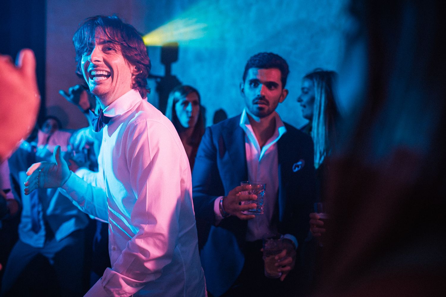 Romantic French destination wedding in Portugal — captured with cinematic flair at Forte da Cruz. By Regina Wedding Photographer Lisbon