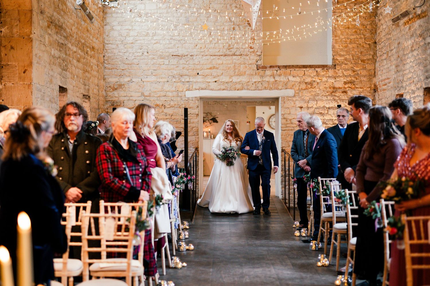 winter wedding at laptstone barn, the cotswolds by Scarlett Shellis Photography