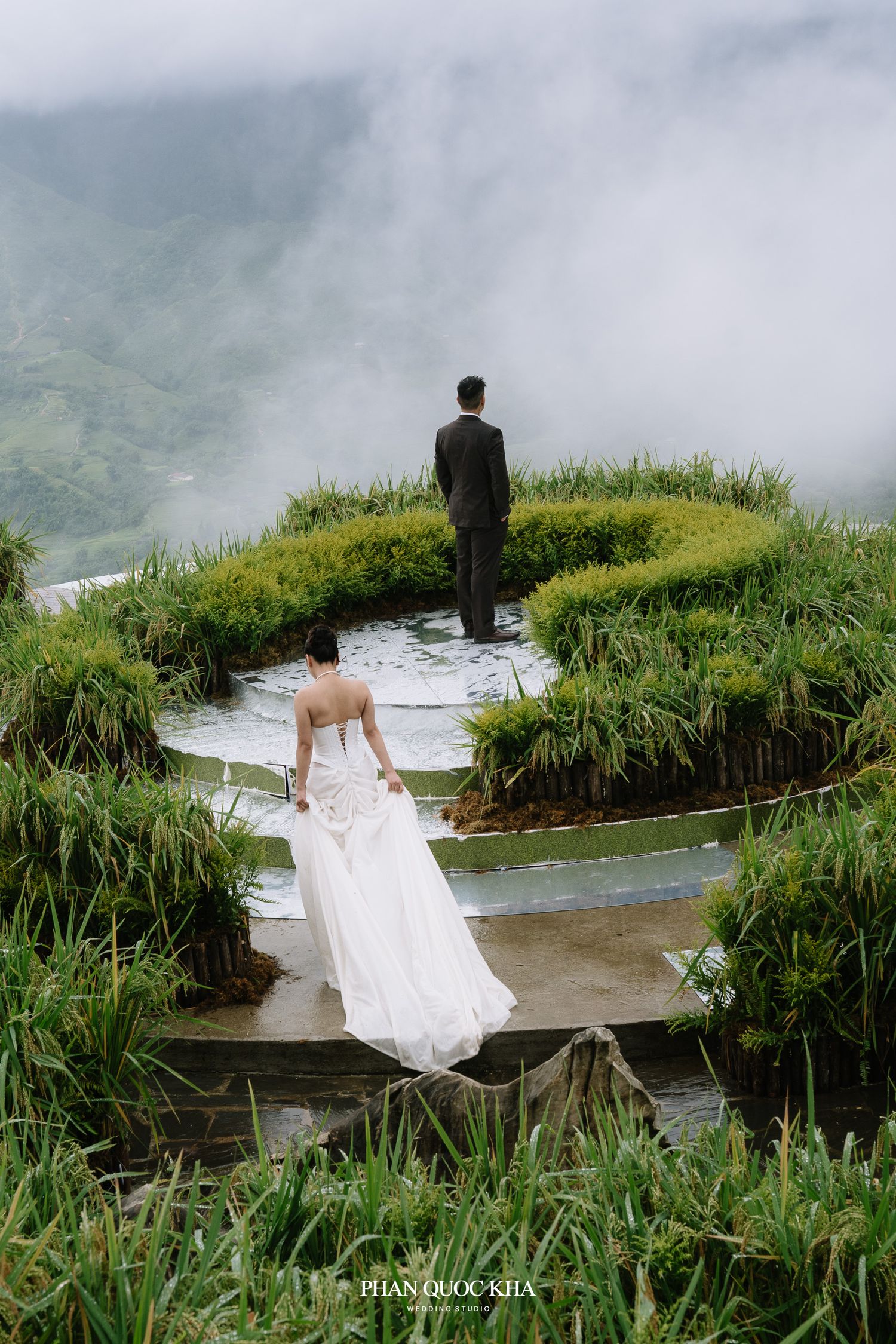elopement-wedding-photographer-sapa.jpg