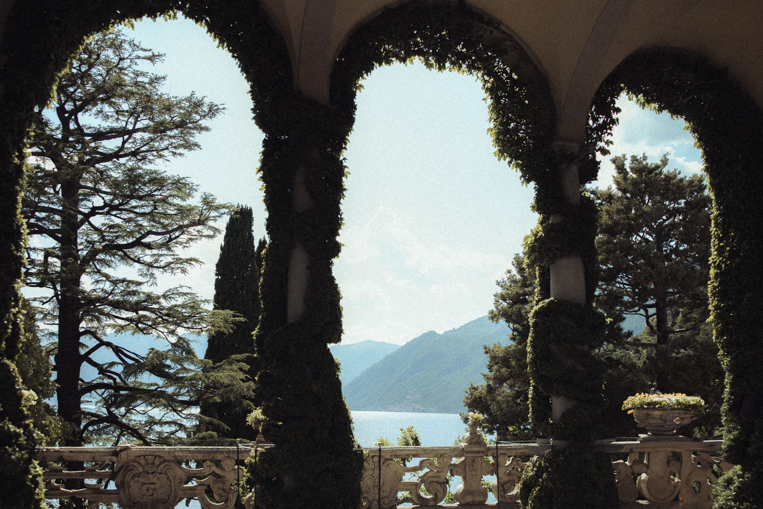 destination wedding photographer Belgium Coralie of the valley Italian wedding villa balbianello