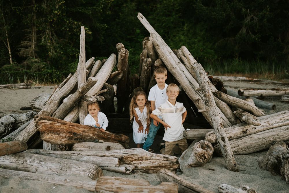 Comox Valley family photographer candid photo of kids playing in beach fort Kye Bay Portraits taken by photographer Soulfull Photographs