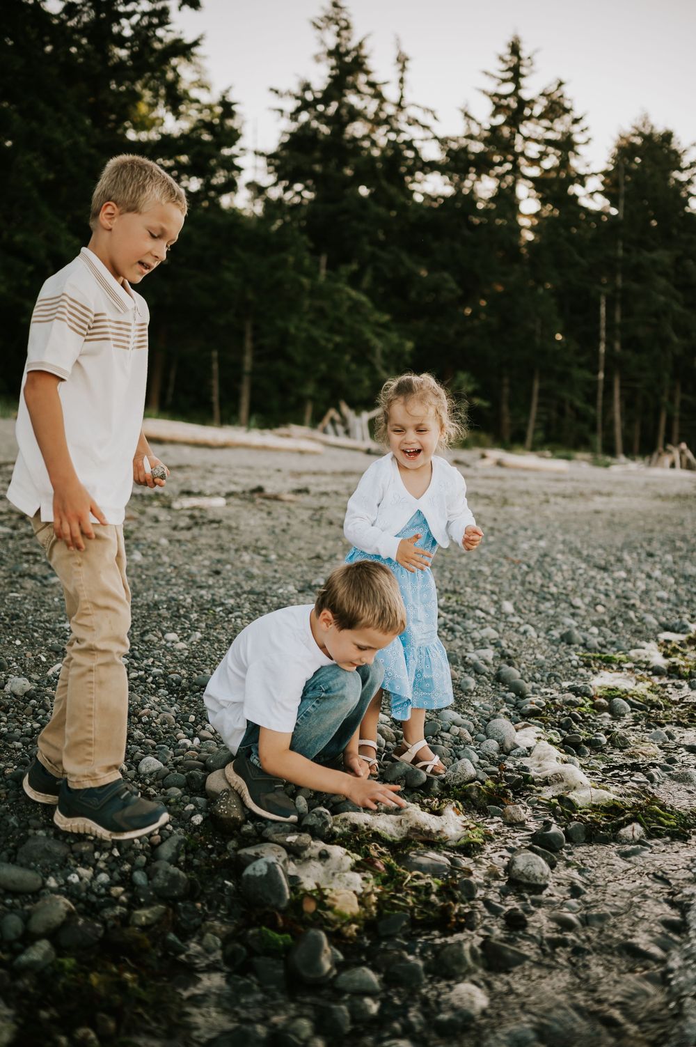 Comox Valley family photographer candid photo of kids playing seaweed at Kye Bay Beach portraits taken by photographer Soulfull Photographs