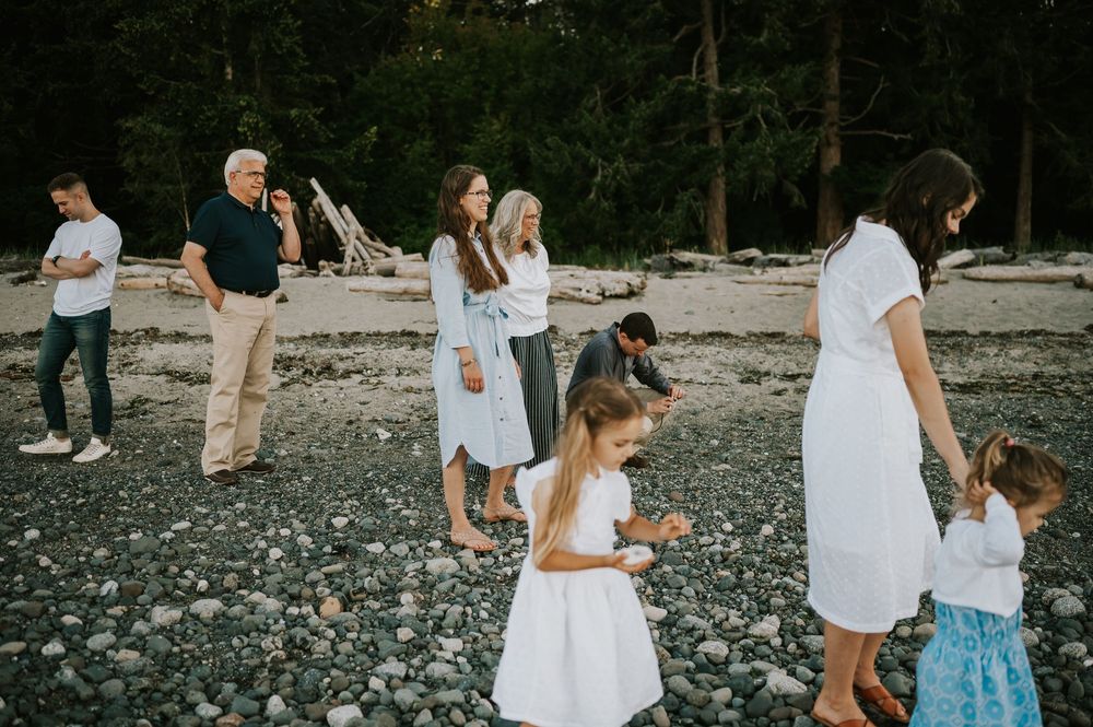 Comox Valley family photographer candid shots of family spending time at Kye Bay Beach Portraits taken by photographer Soulfull Photographs