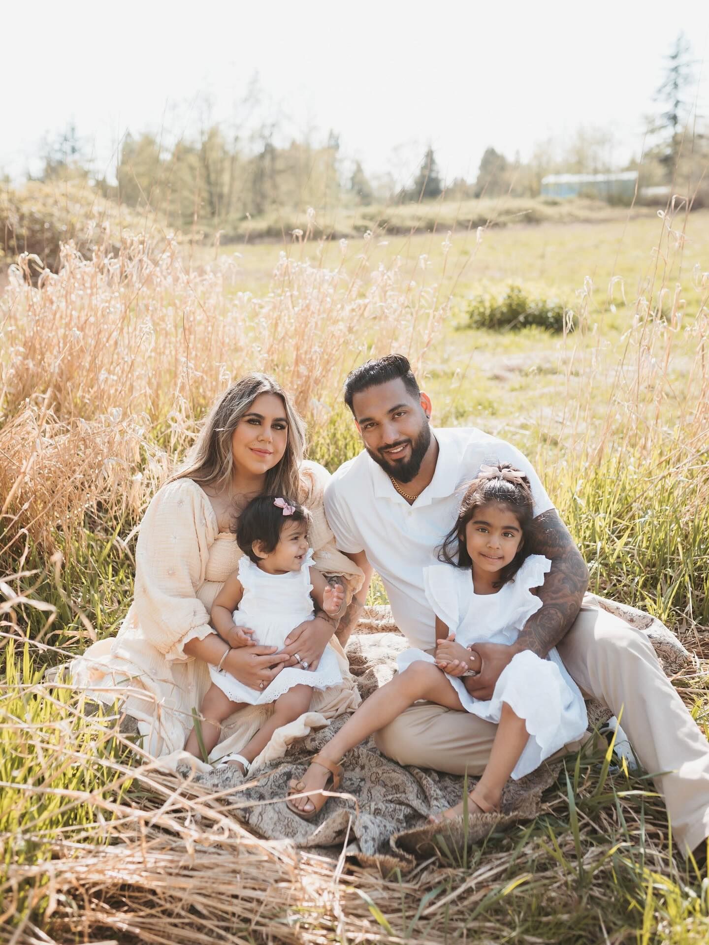 Photo location Surrey BC Redwood park. Forest area, open field with long yellow grass, shade and sun. Elizabeth Lang Photography.