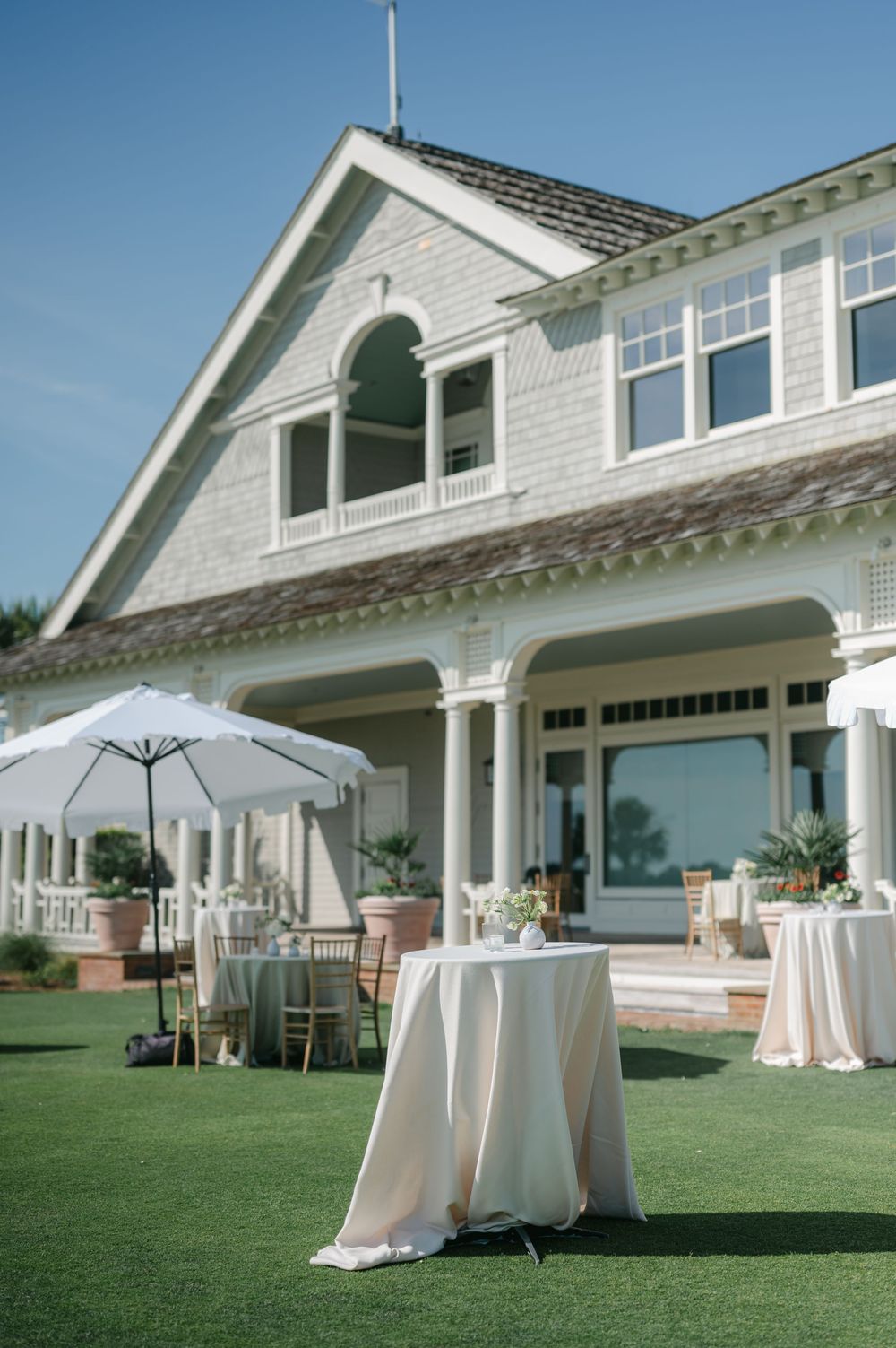 Ocean Course Kiawah wedding photos from a top Charleston wedding photographer. See more timeless and candid wedding photos Lowndes Grove