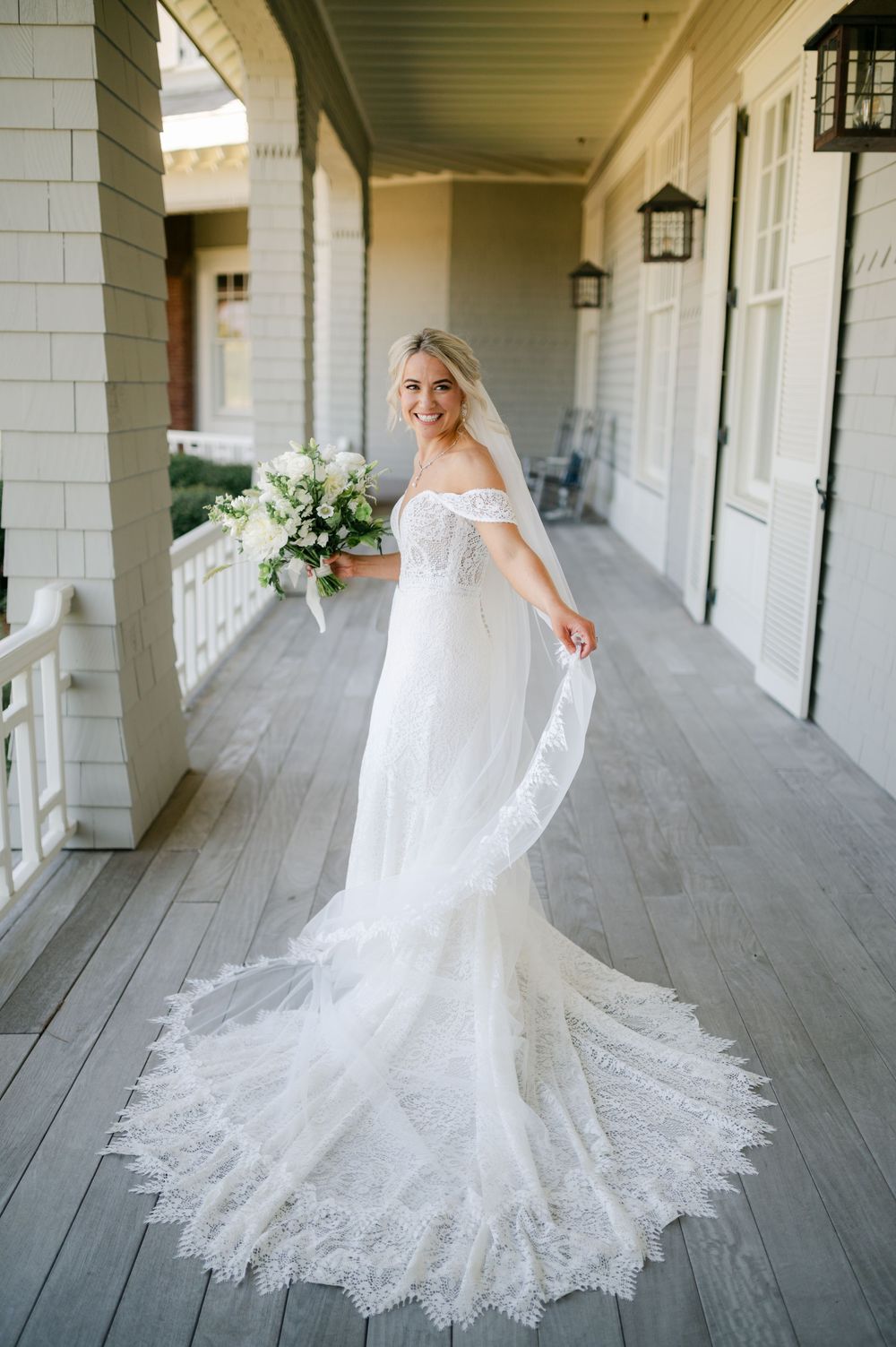 Ocean Course Kiawah wedding photos from a top Charleston wedding photographer. See more timeless and candid wedding photos Lowndes Grove