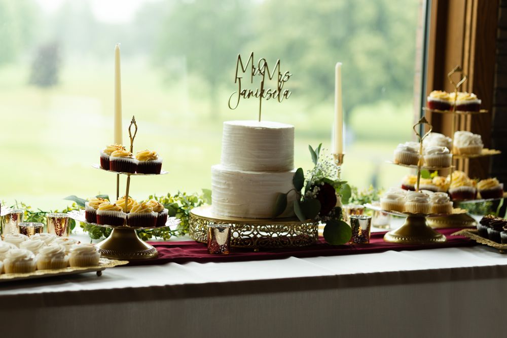 wedding cake table