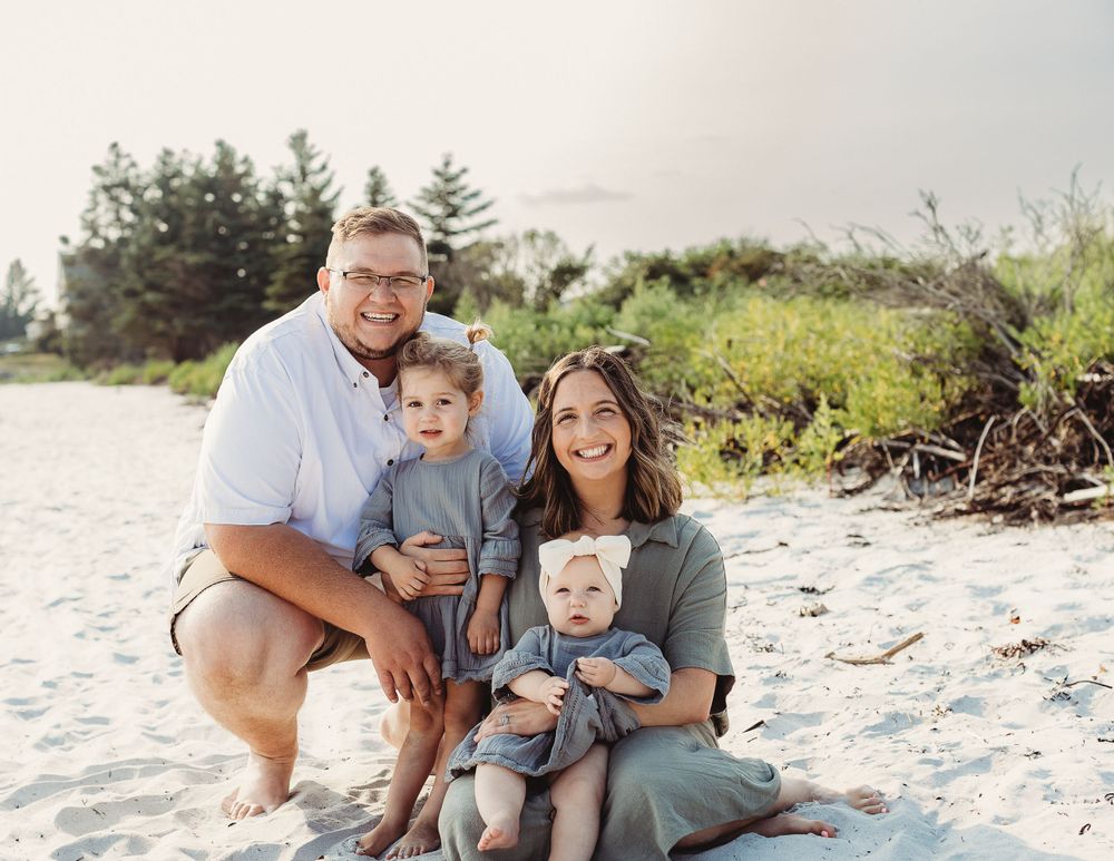 Professional photo of a family of 4 on the beach