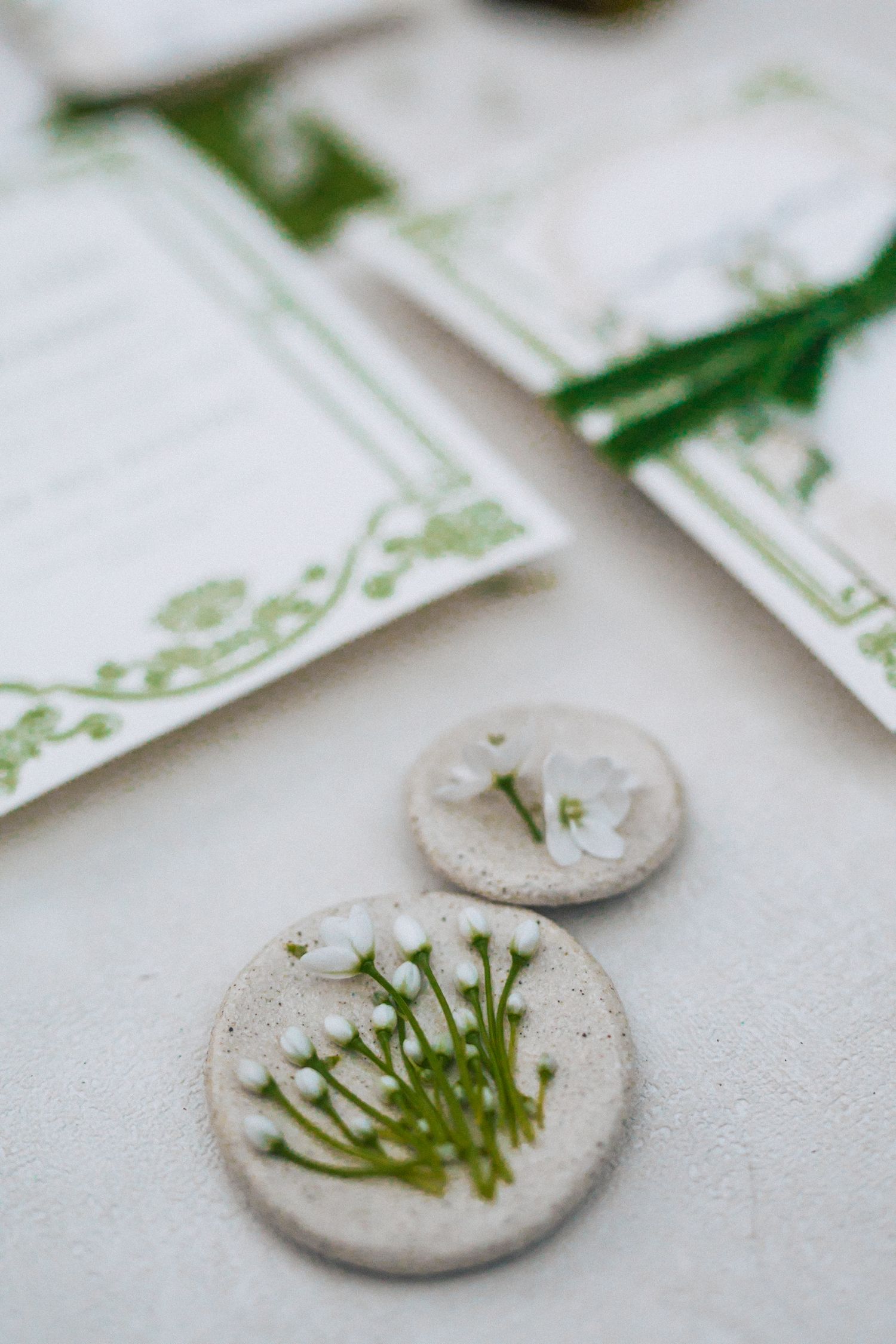 Editorial styled photo-shoot at Casa dos Penedos, a wedding venue from Penha Longa Catering. captured by a Portugal wedding photographer.