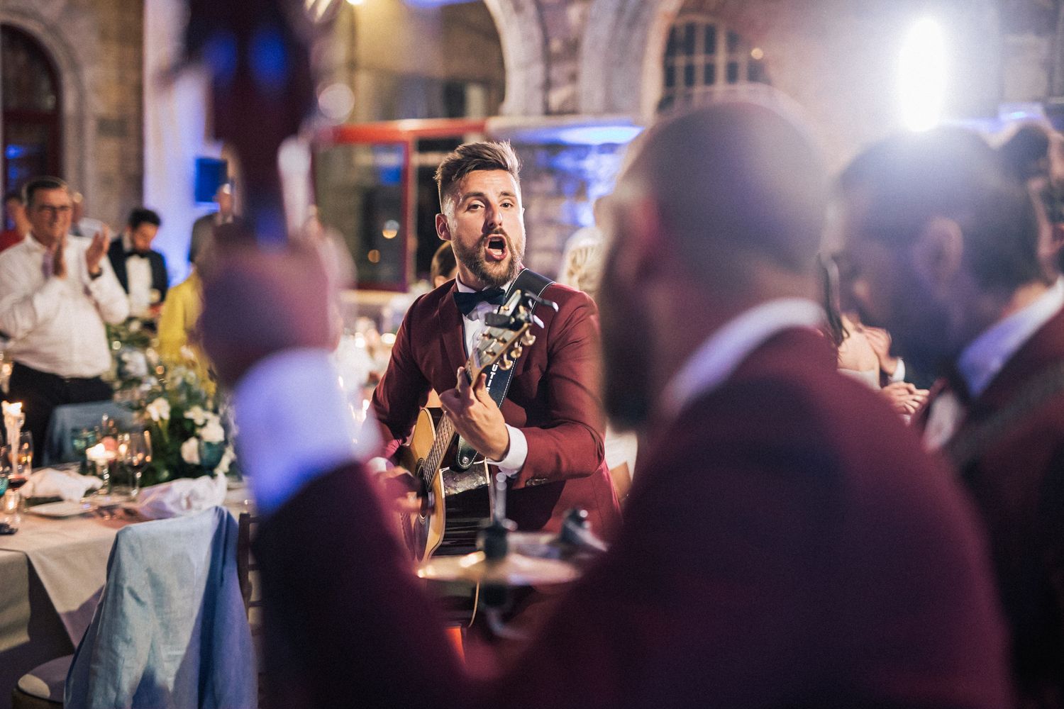 Romantic French destination wedding in Portugal — captured with cinematic flair at Forte da Cruz. By Regina Wedding Photographer Lisbon