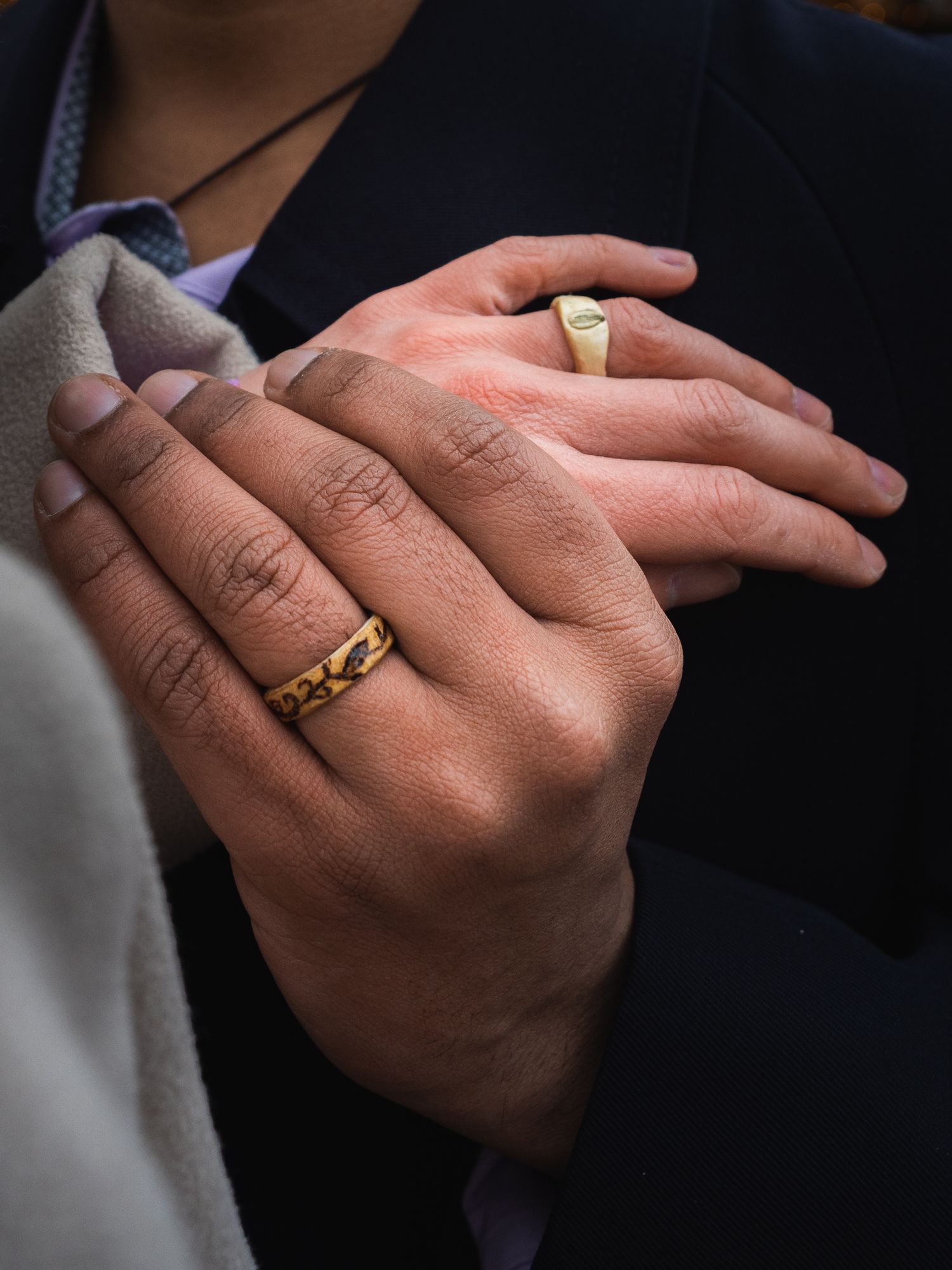 Wedding rings detail photo captured by Denmark local wedding photographer in Copenhagen.