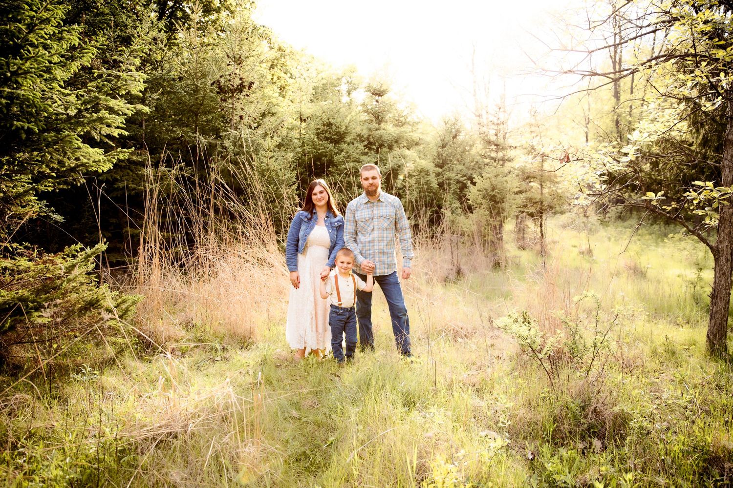 family photographer outdoors natural light Jessica Roth Photography Janesville Wisconsin Professional Photographer children love affection