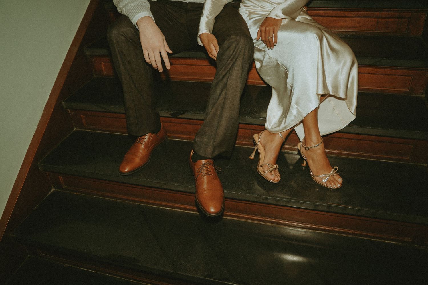 Fort Worth Texas downtown courthouse wedding photography-elopement photographer based in Texas with a vintage look and retro style