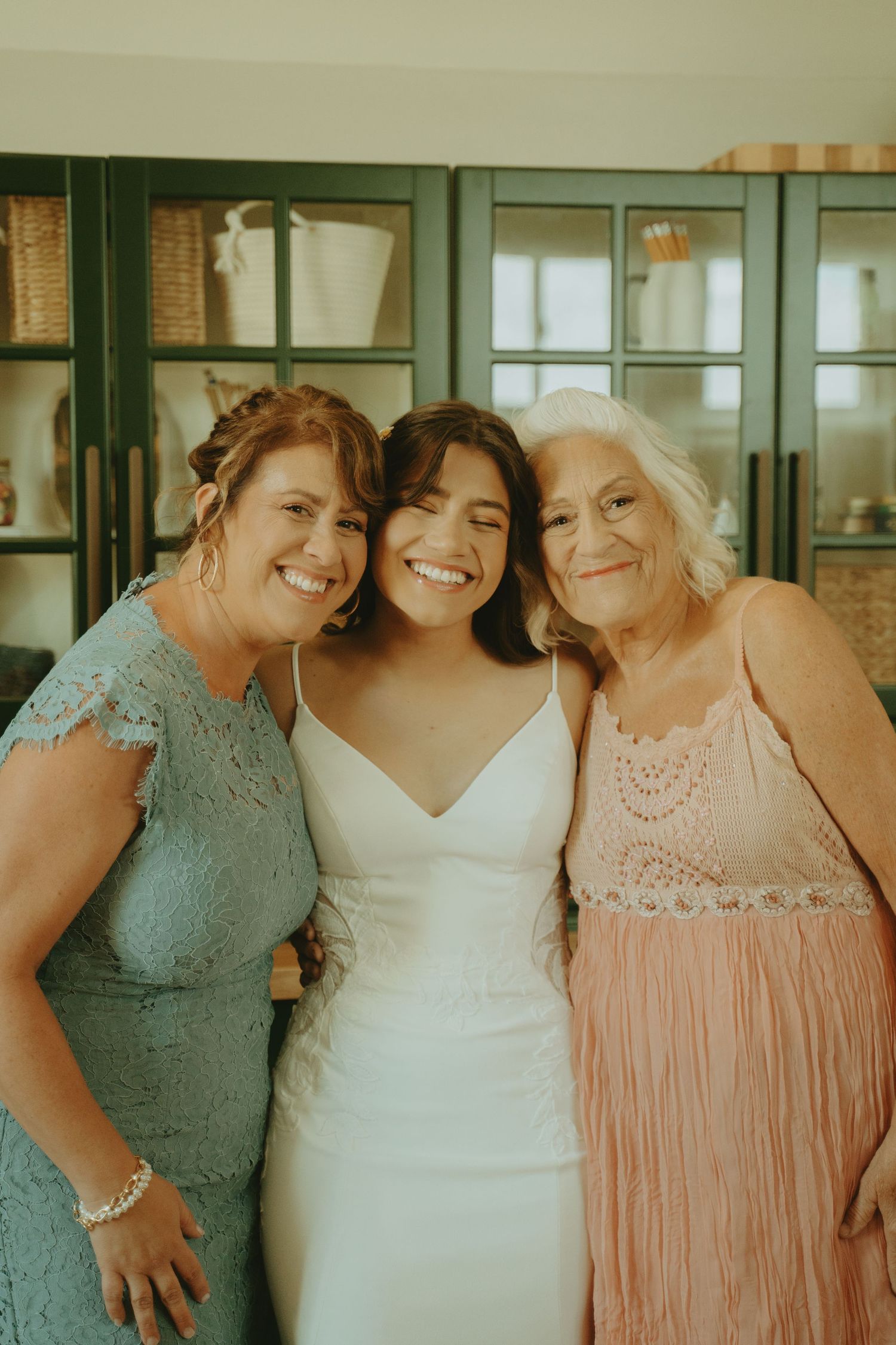 Texas wedding photographer with a vintage feel-classy and fun style with a retro vibe