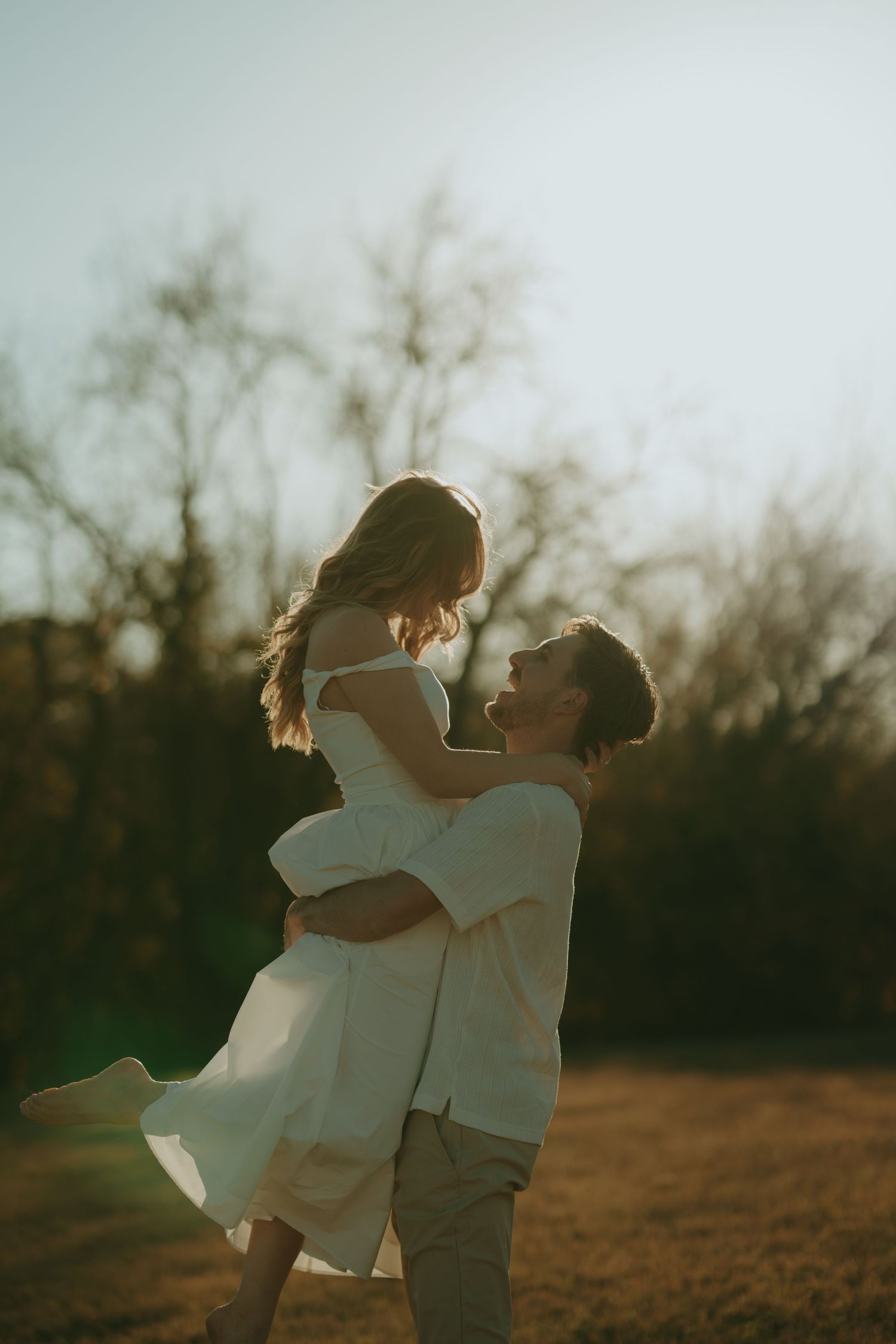 Spring film engagement session look-outdoor Texas engagement session. Engagement Session in fort worth Texas. Warm engagement photographer