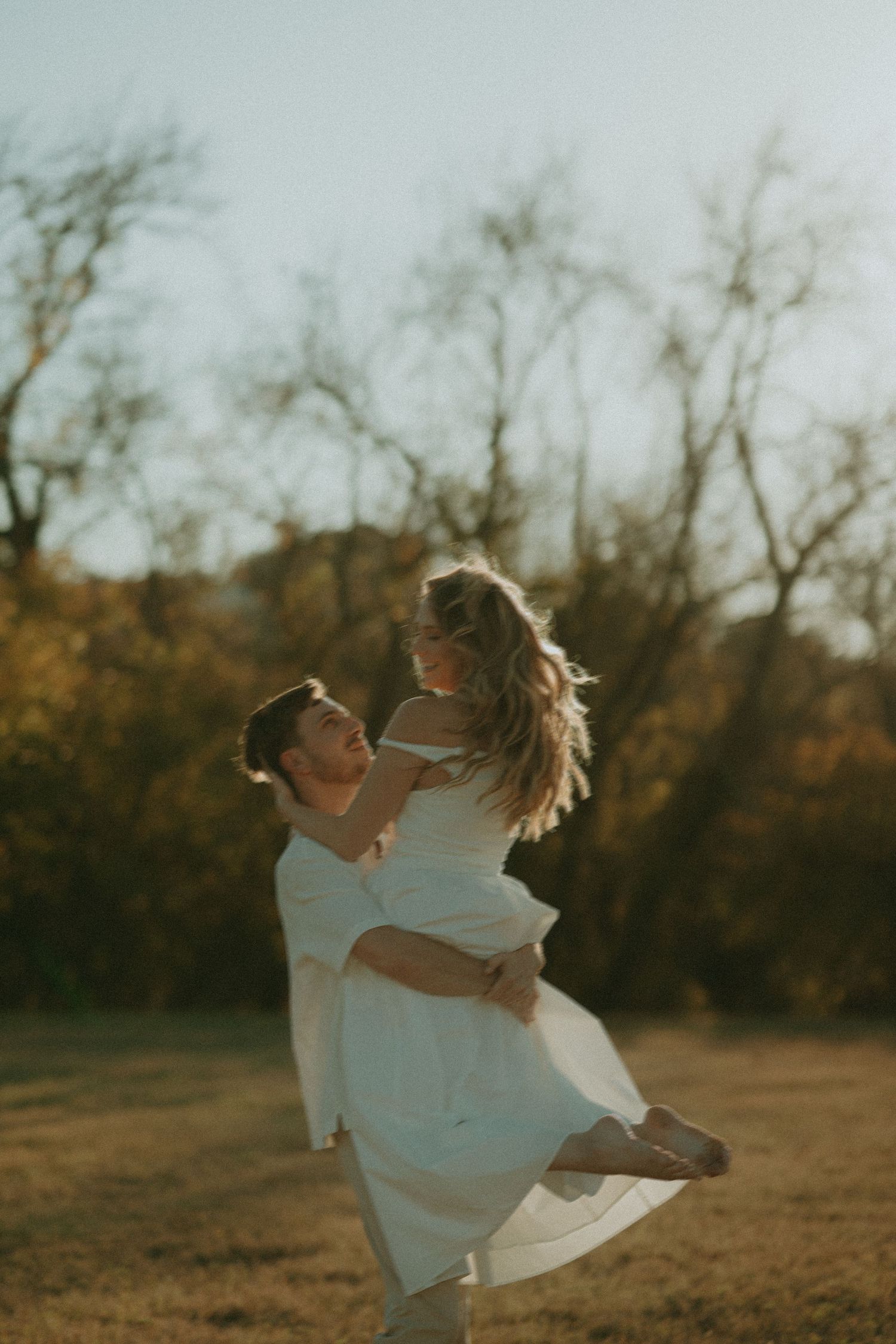 Spring film engagement session look-outdoor Texas engagement session. Engagement Session in fort worth Texas. Warm engagement photographer