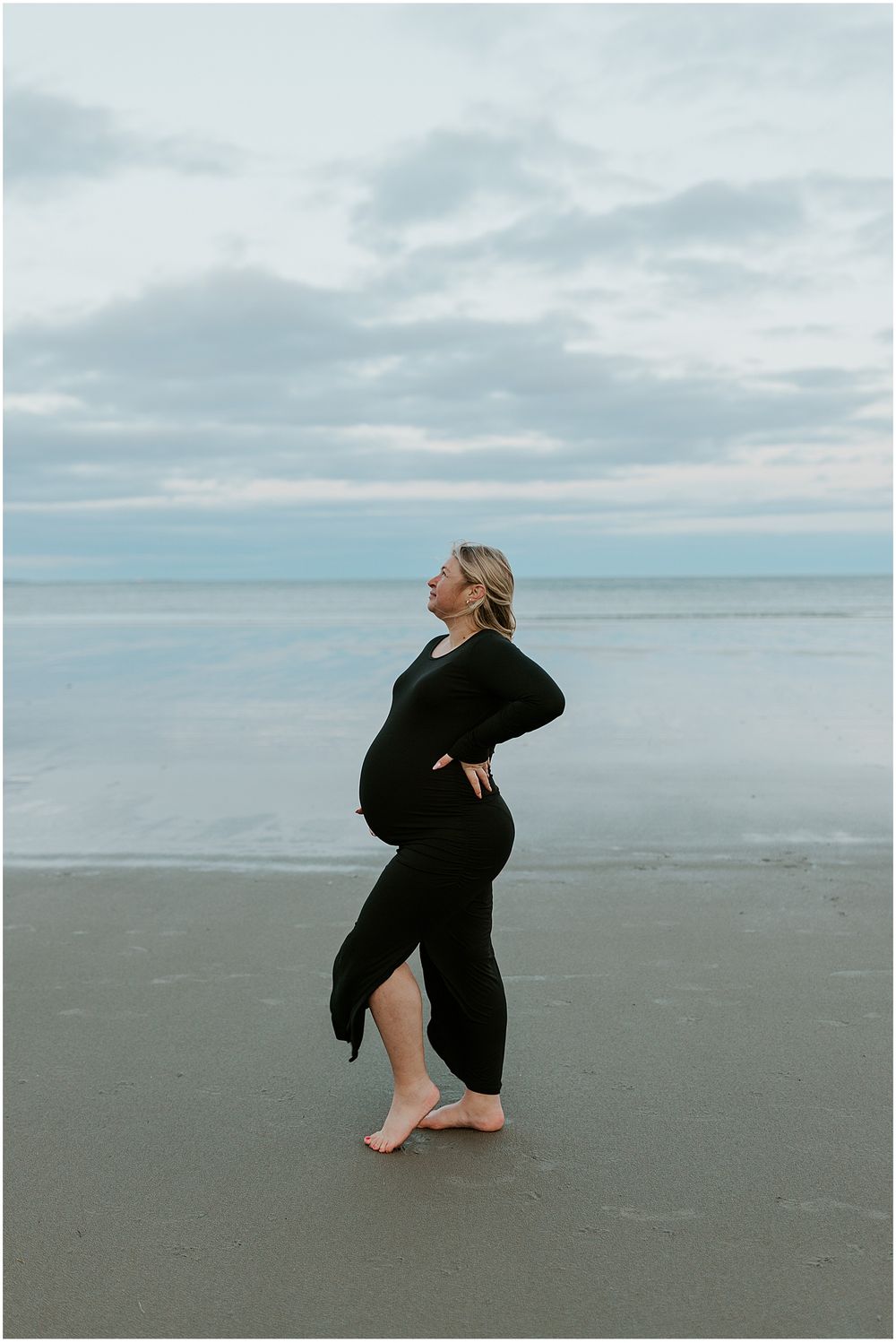 NH woman taking maternity photos at the beach