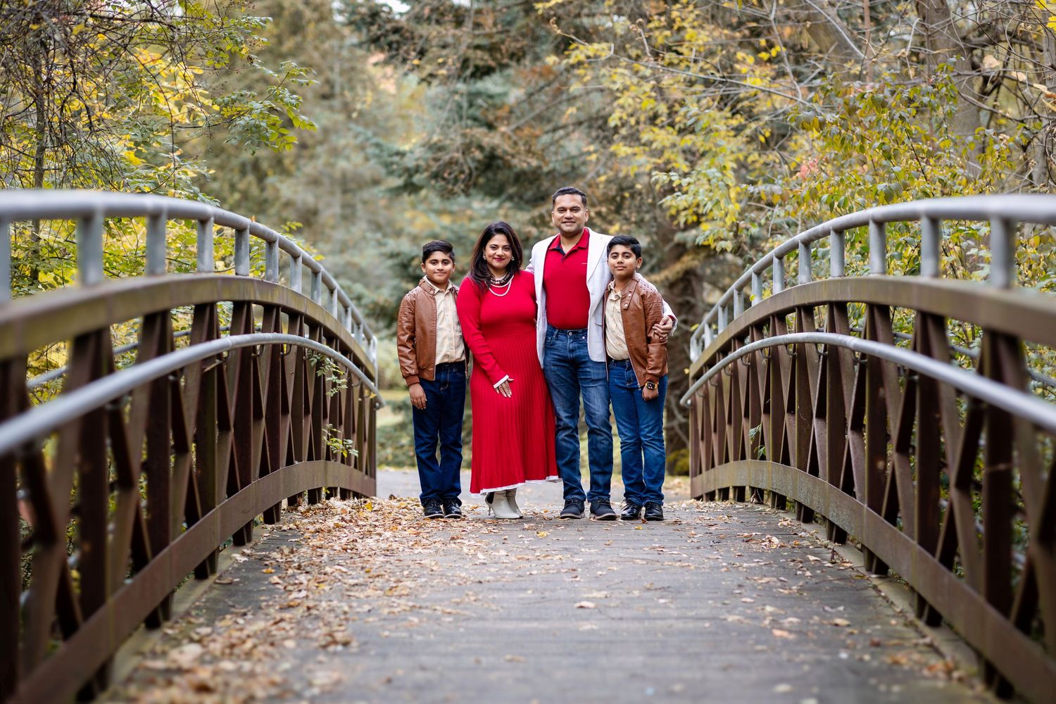 Fall Family Photo Session at Brueckner Rhododendron Gardens in Mississagua, ON
