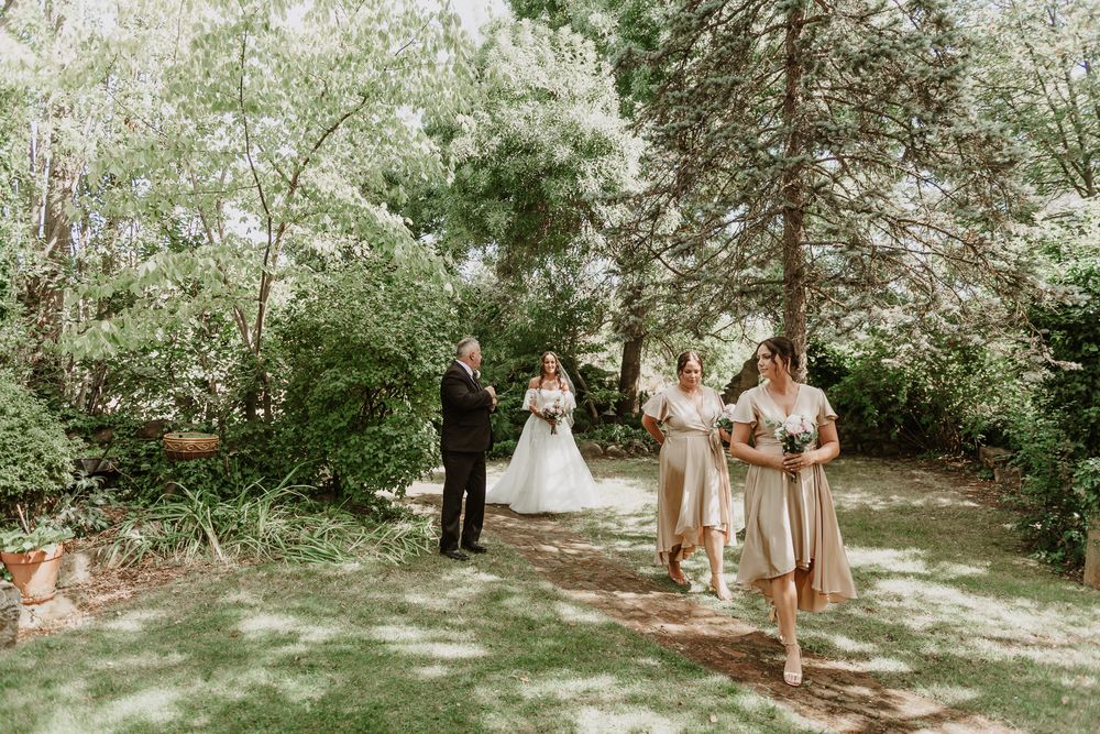 Elegant & sophisticated wedding in Tasmania. Situated at Stonefield, captured by wedding & elopement specialist Joss Jensen Photography