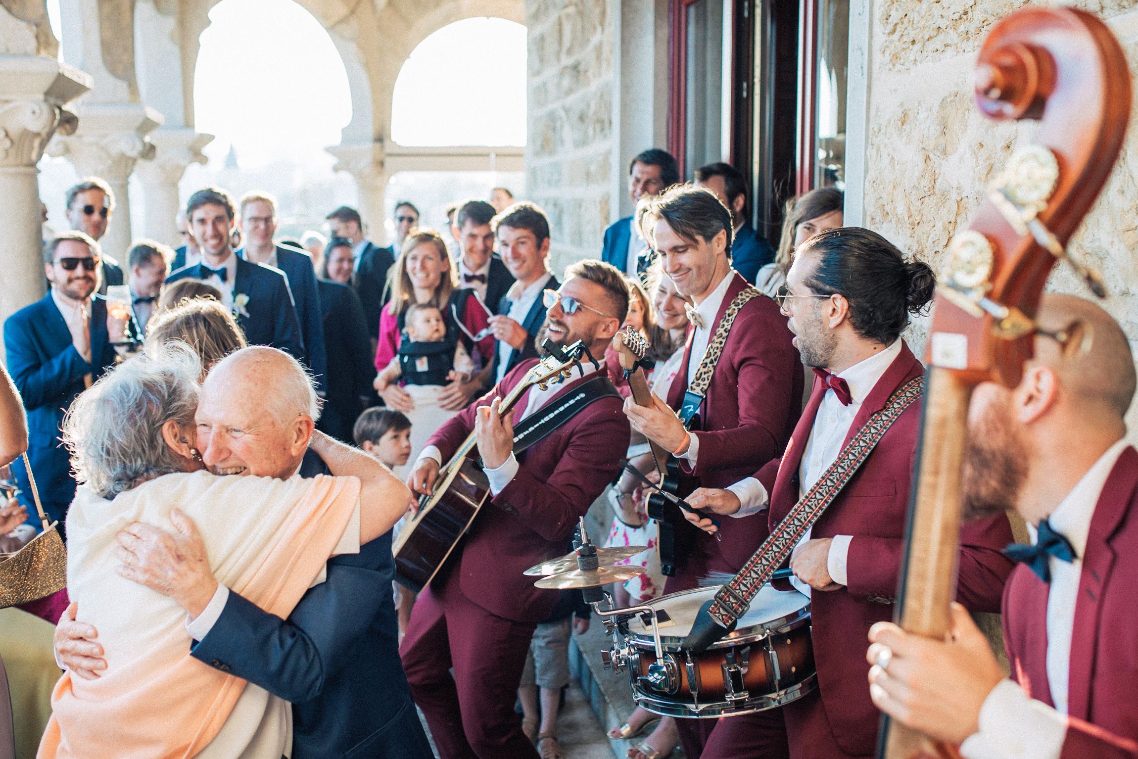 Romantic French destination wedding in Portugal — captured with cinematic flair at Forte da Cruz. By Regina Wedding Photographer Lisbon