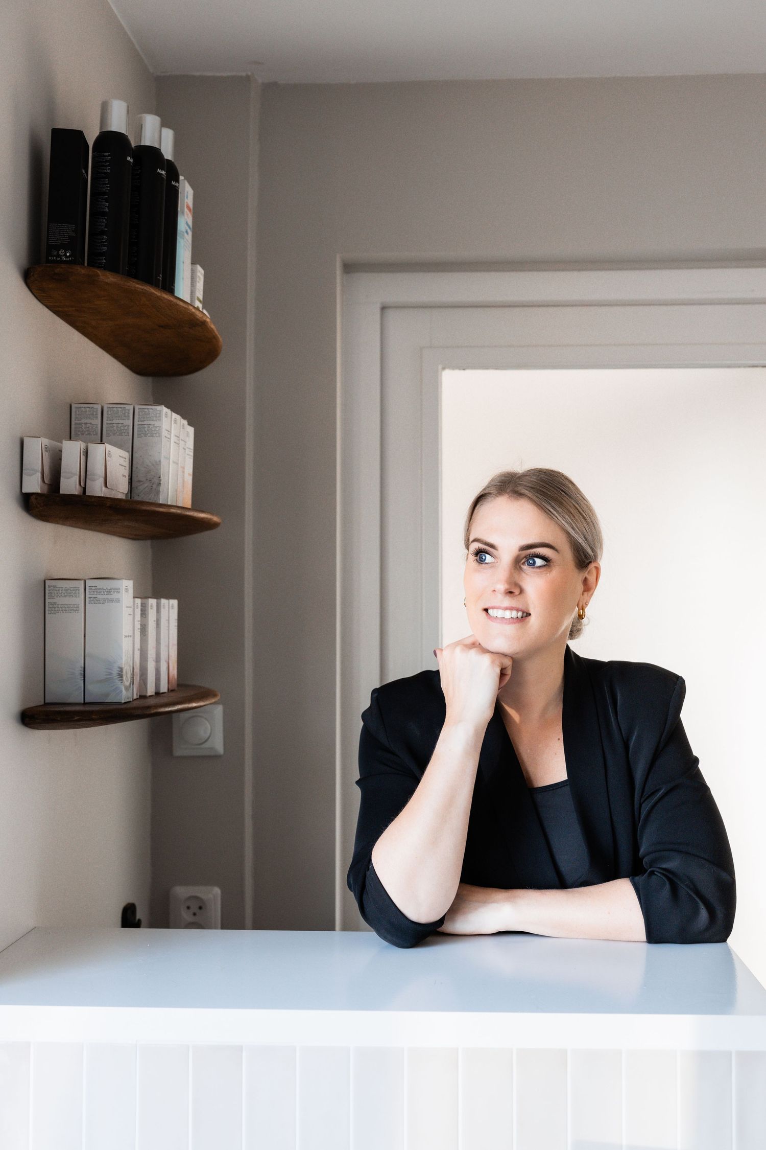 Zakelijk portret voor ondernemers – zelfverzekerde uitstraling met een warme, open blik.