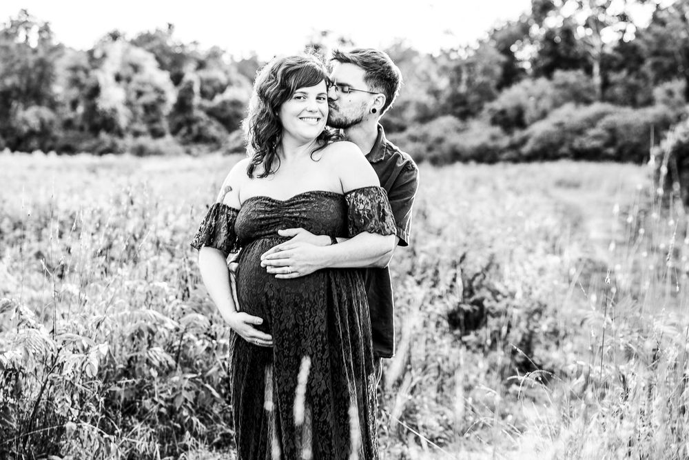 black and white maternity photos, maternity session, maternity photographer, maternity photo session, maternity photos, best photographer