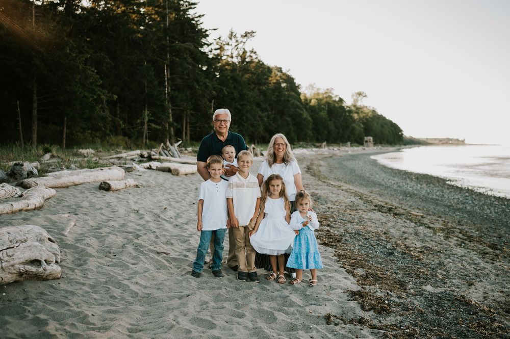 Comox Valley family photoshoot of grandparents with grandkids on Kye Bay Beach. Portraits taken by photographer Soulfull Photographs