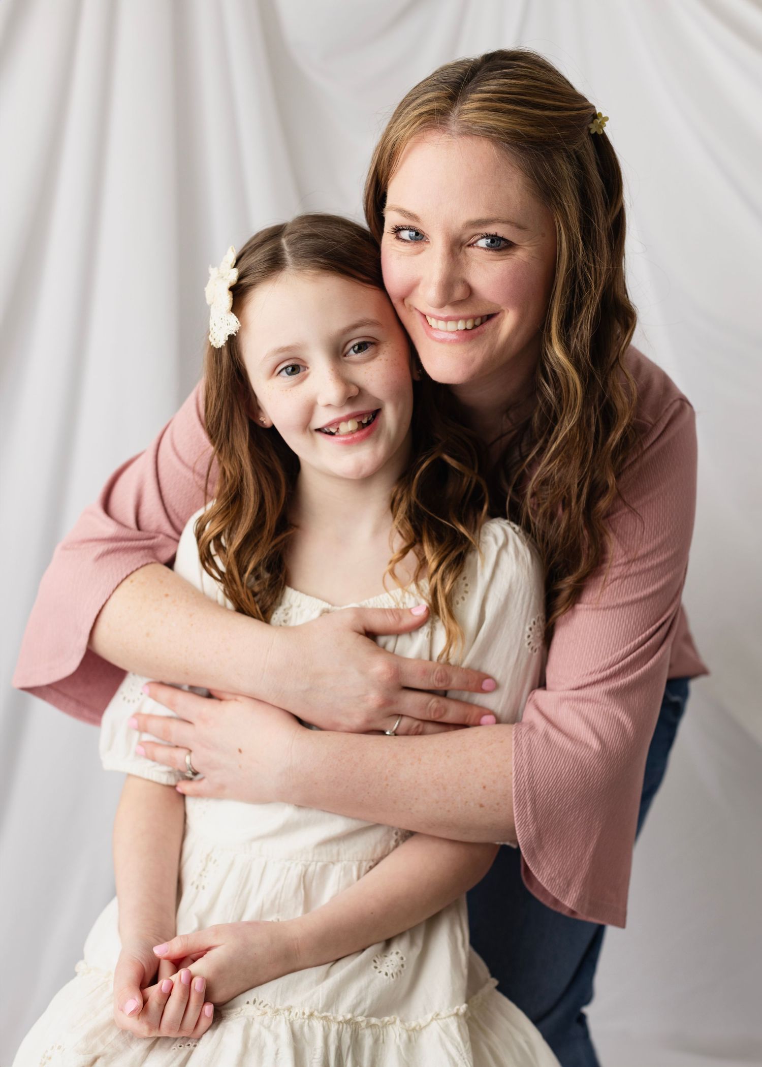 Clothesline Consignment Store mini session photography in Cloverdale with Elizabeth Lang Photography. Family Photography