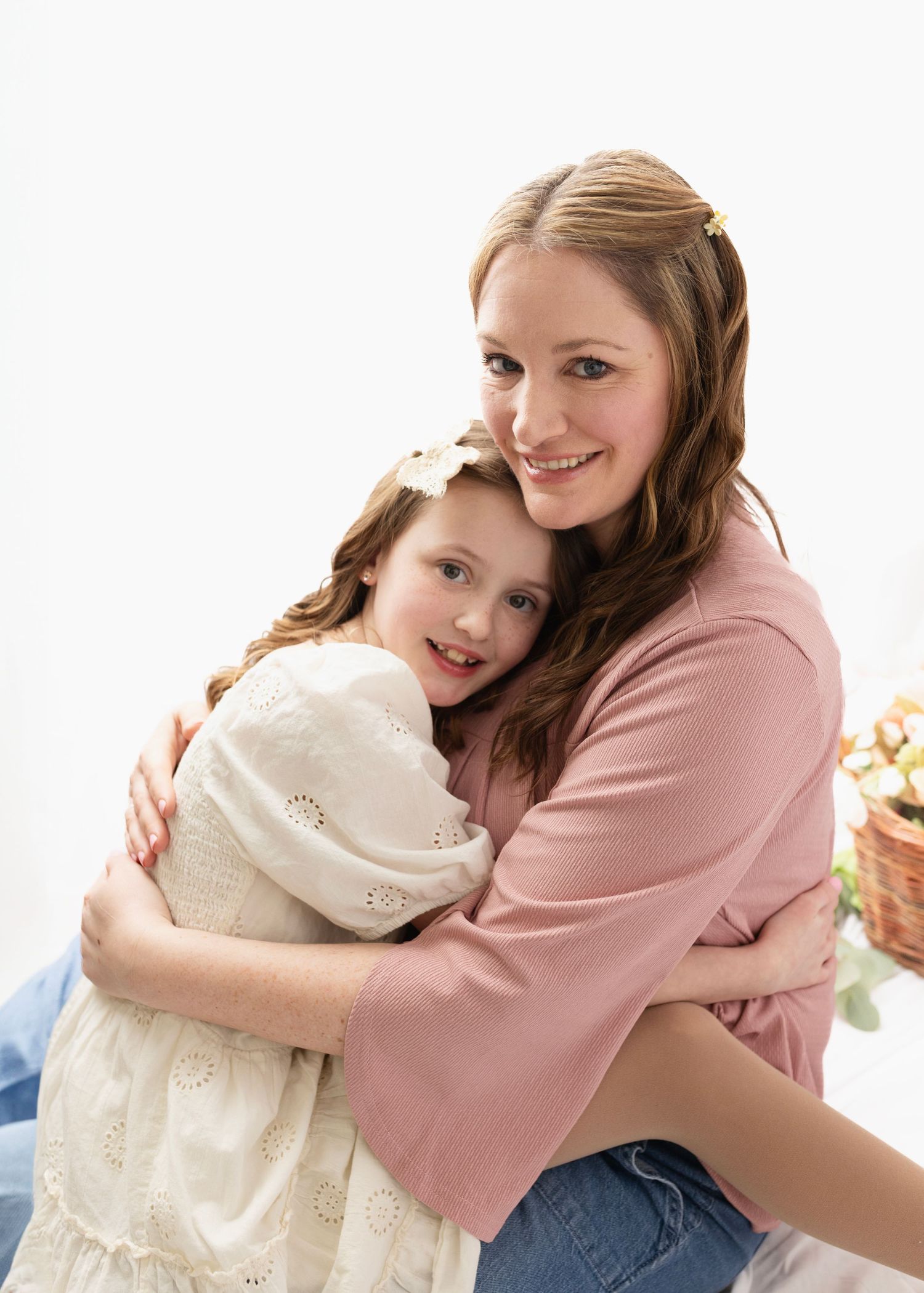 Clothesline Consignment Store mini session photography in Cloverdale with Elizabeth Lang Photography. Family Photography