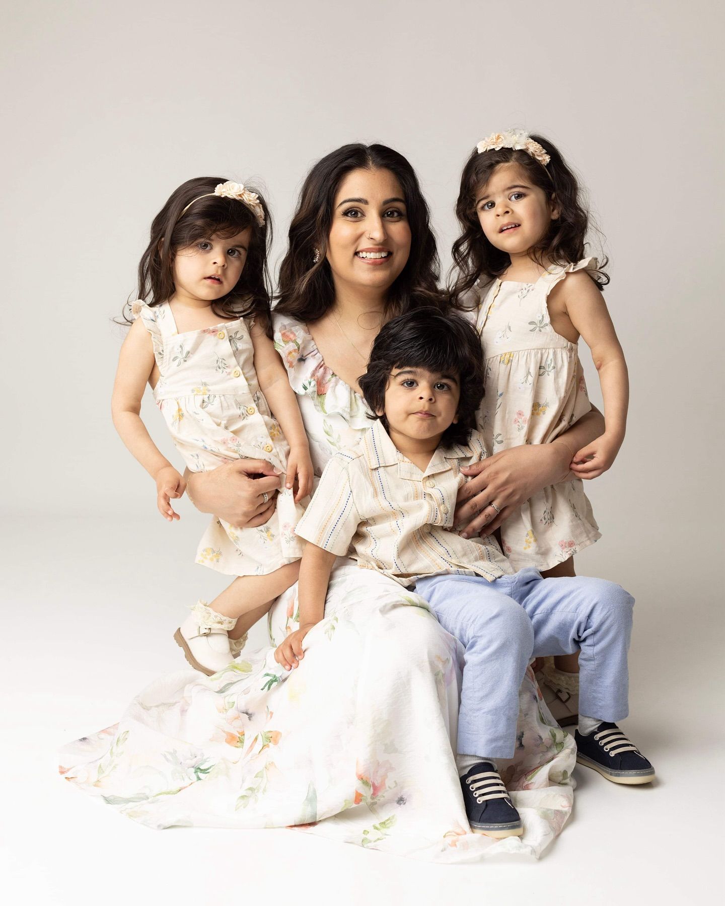 family sessions in Cloverdale studio with Elizabeth Lang Photography. Baby photos in Surrey.