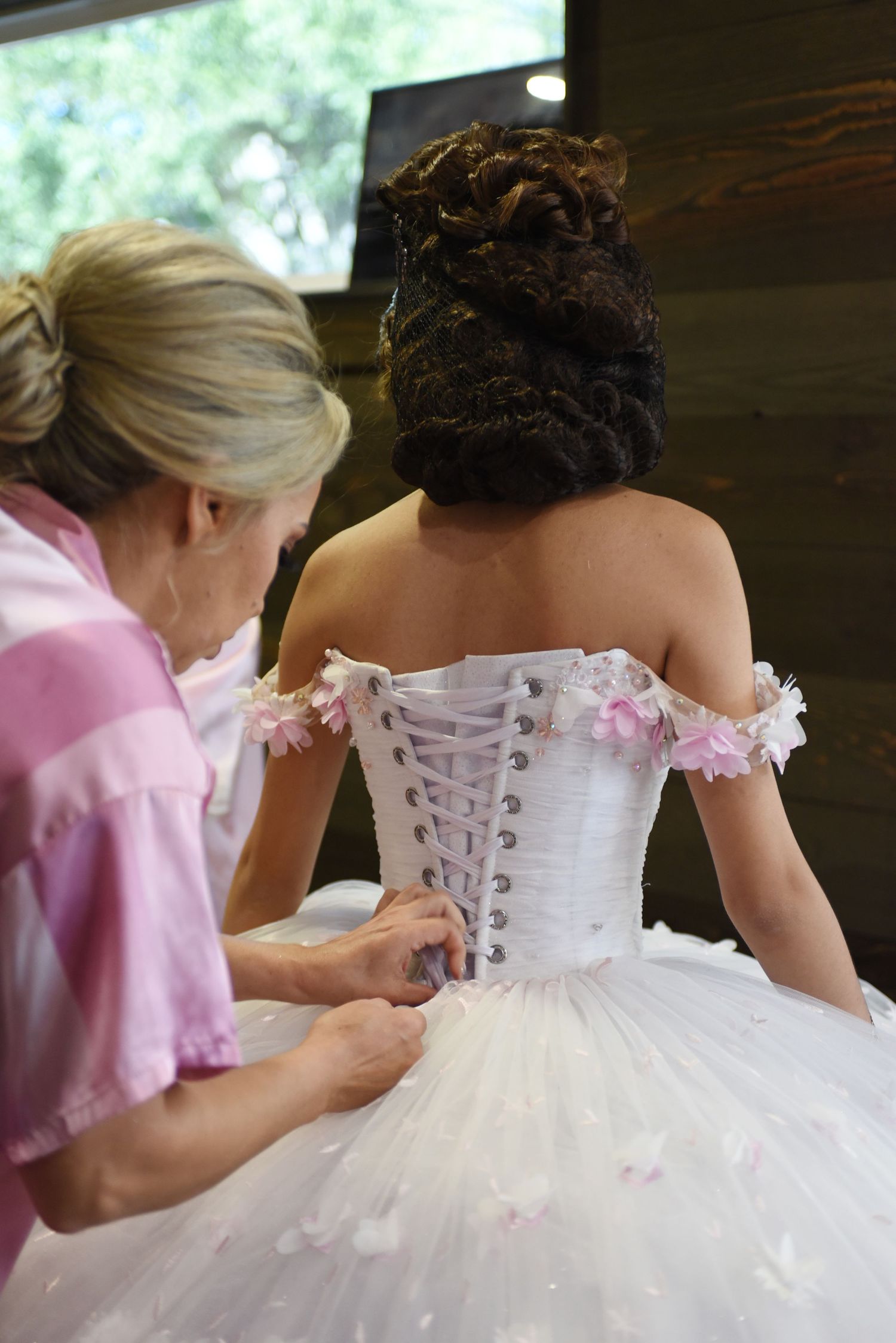 Quinceanera Photo Checklist quince photography DFW best quince photographers fotolilly photography quince dress quince decor quince venue