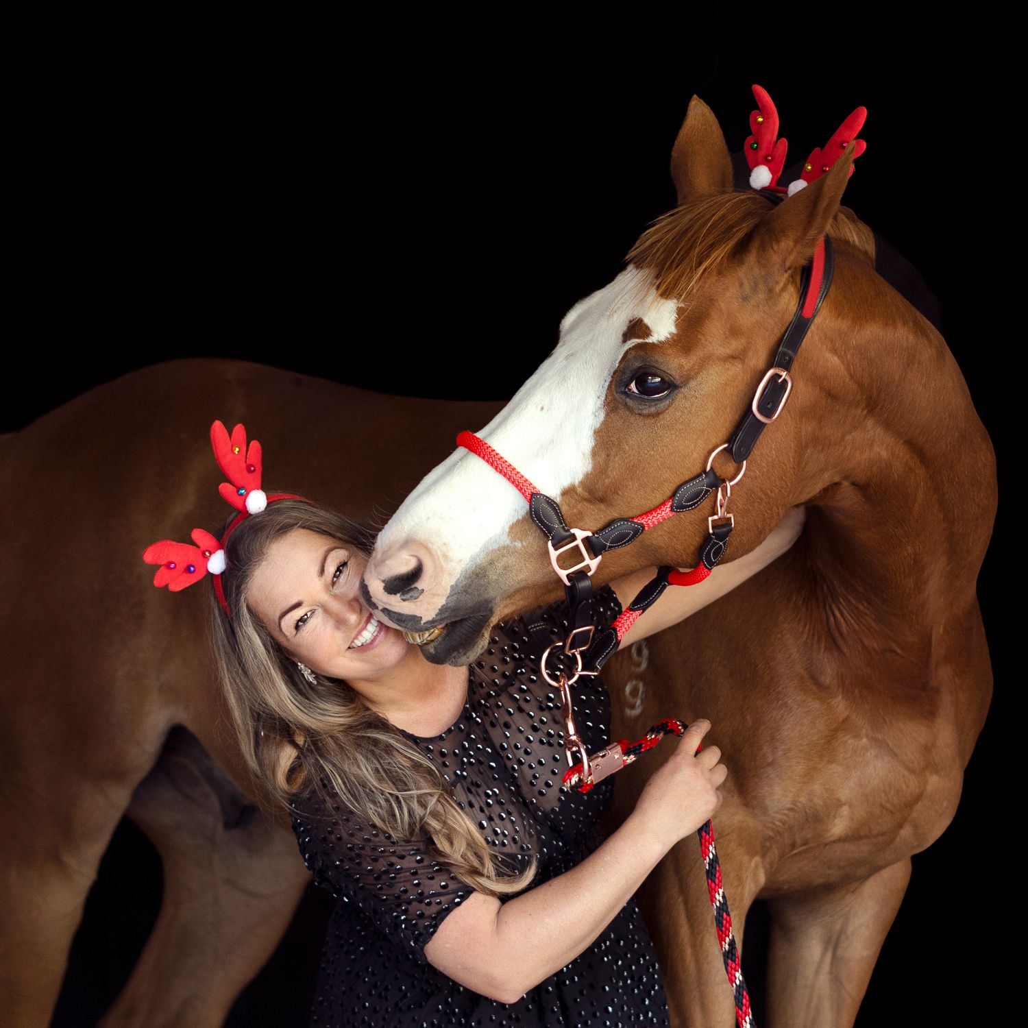 Maraylya christmas photoshoot with a horse in Sydney
