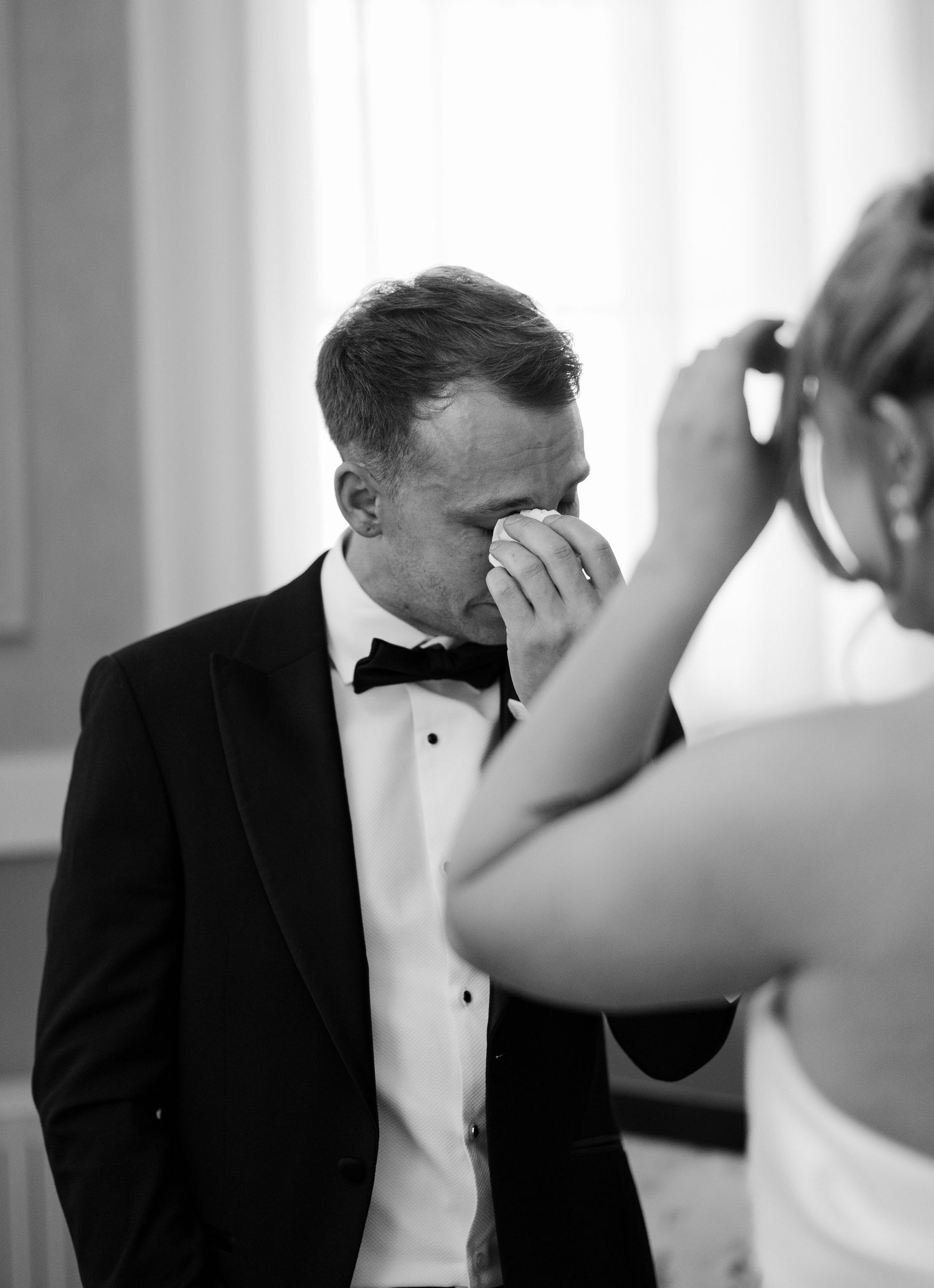Relaxed wedding elopement in London city, taken by editorial, documentary wedding photographer based in the UK