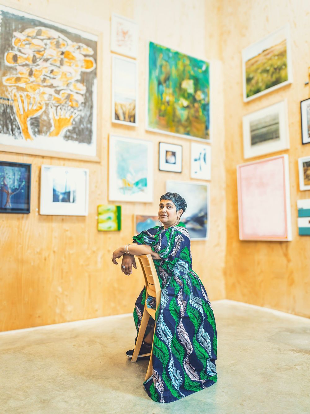 Five connected photos show a traditional performance in a vibrant art gallery space with orange walls and displayed artwork.