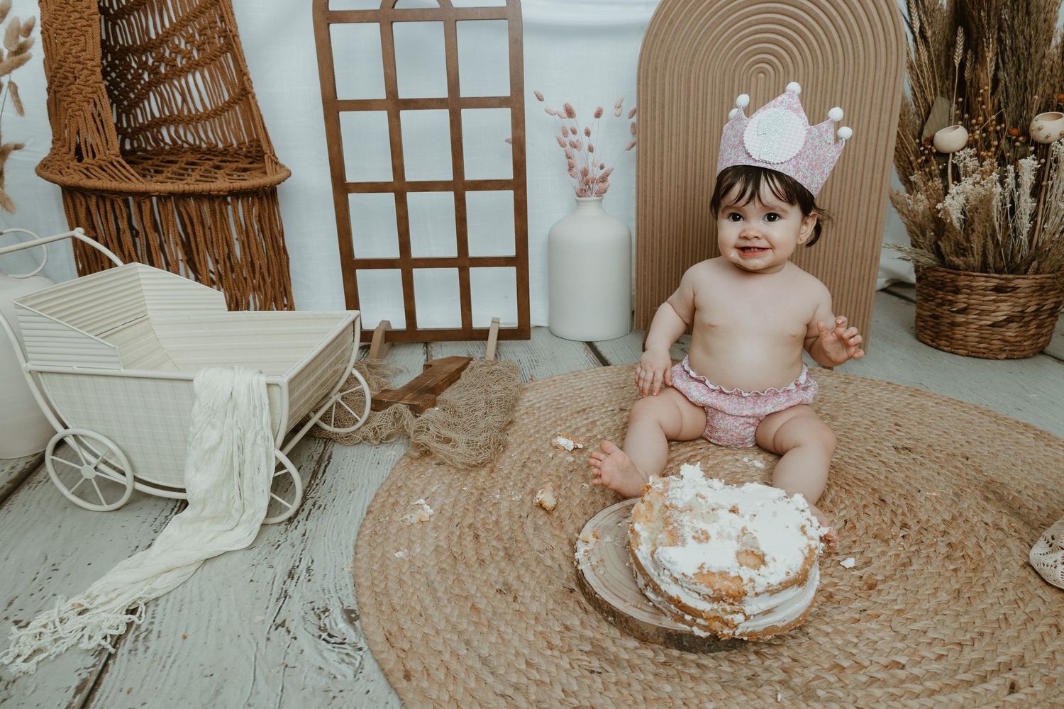 Sesión Smash Cake en Valencia niña, estilo boho. con tarta sin azúcar