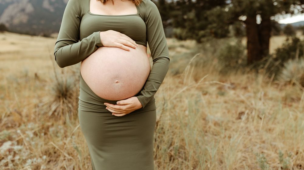 Bare belly maternity photo in Boulder Colorado photo session