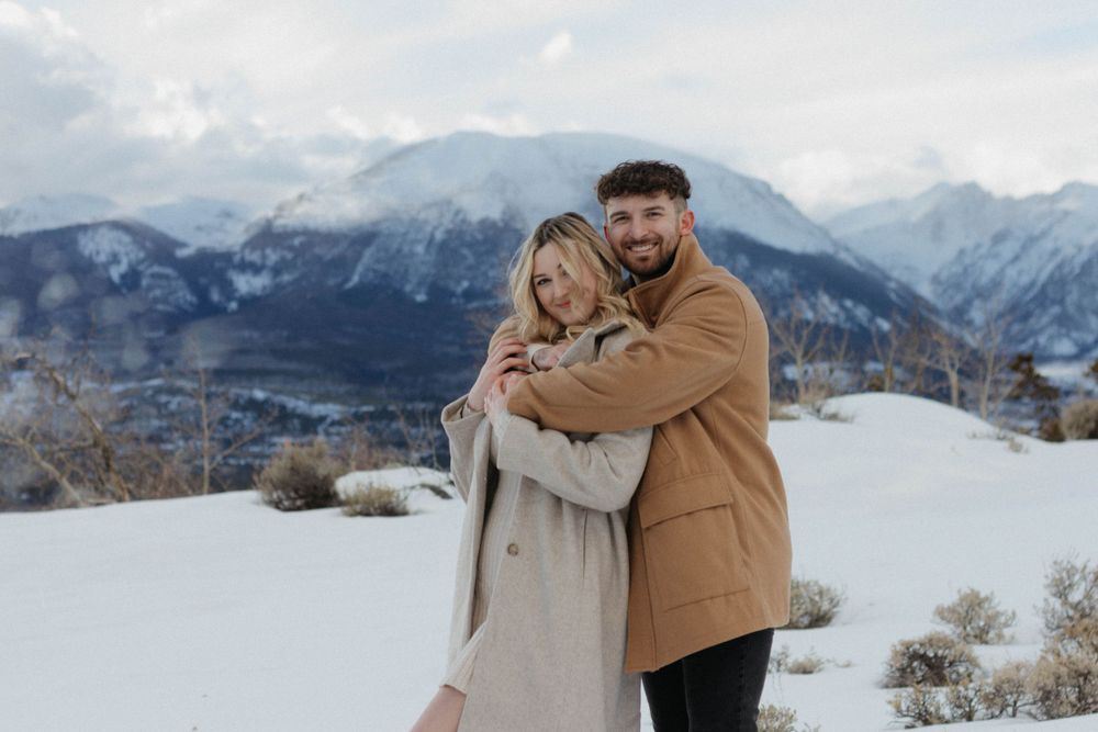 Engagement session in Breckenridge, Colorado. Mountains background engagement session, Colorado. Photoshoot Winter in Colorado.