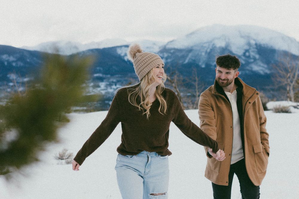 Engagement session in Breckenridge, Colorado. Mountains background engagement session, Colorado.