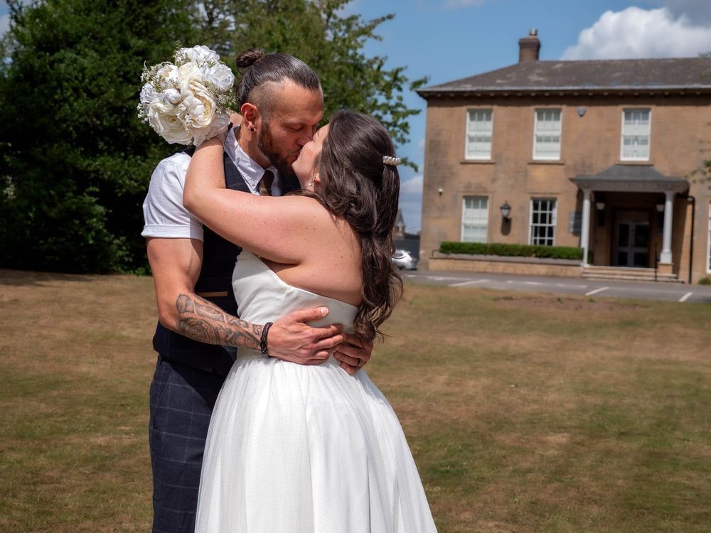 Mansfield Registry office wedding photographer Nottingham Derby