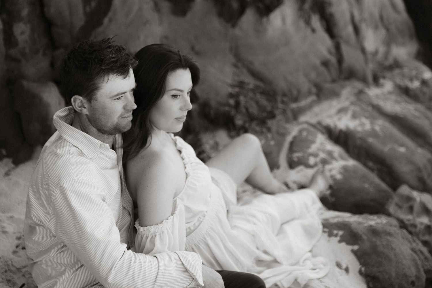 Maternity couple's session at the beach